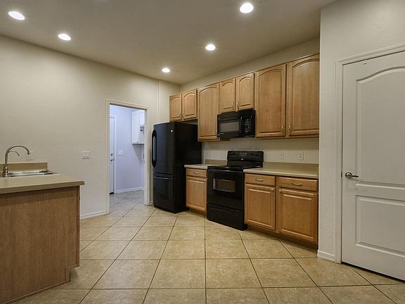 5th image of 7046 S Greeneyes Ln