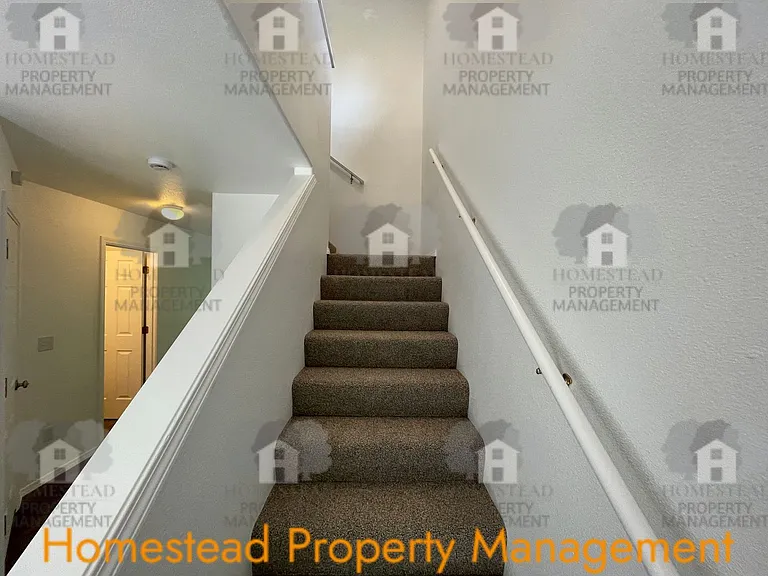 1408-1410 Falcon Loop — Photo 9
