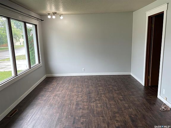5th image of 409 4th STREET W