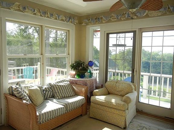 Sun room with views to lake