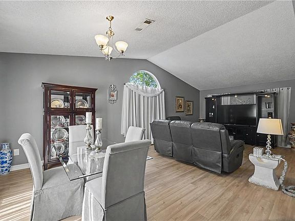 5th image of 3109 Meadow Lake Dr E