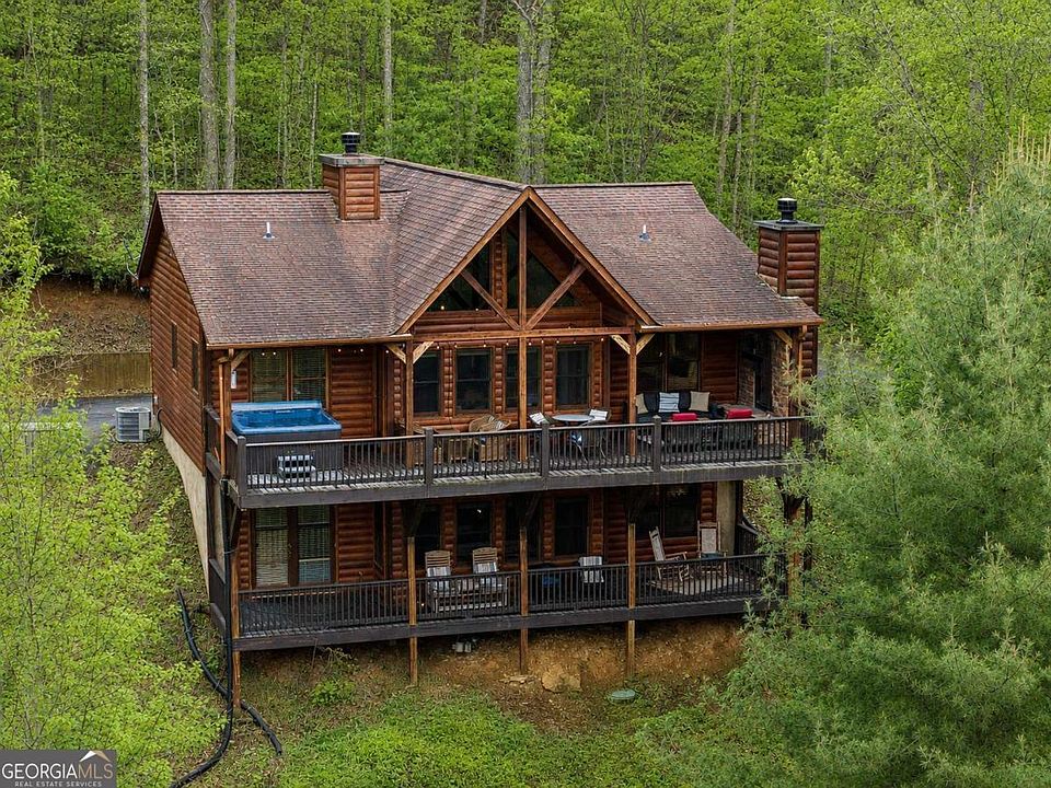 1st image of 437 Spruce Cir
