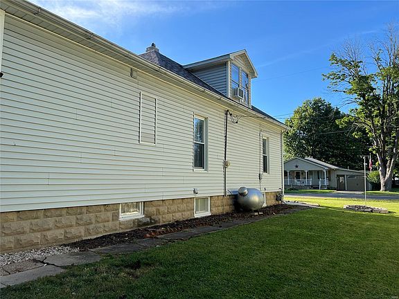 5th image of 607 W 2nd South St