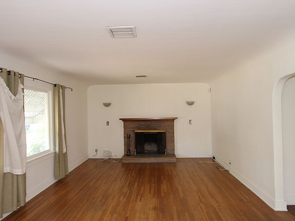 2nd image of 216 Olive St