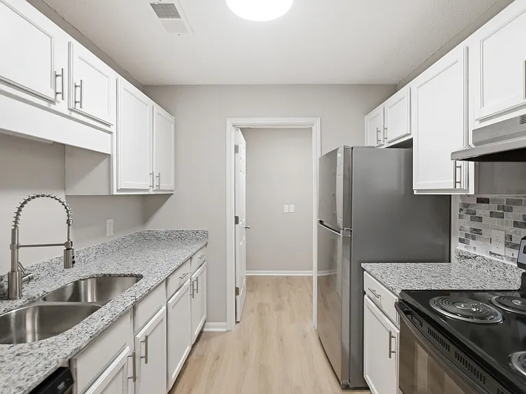 Englewood Apartments — Photo 6