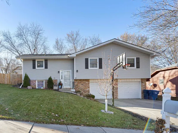 1410 Beechwood Ave, Papillion, NE 68133