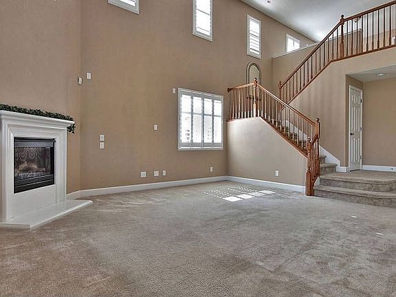 4th image of 2121 Muller Dr