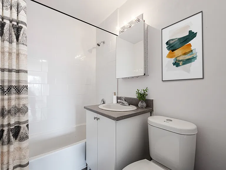 587 Avenue Rd #5 — Photo 5