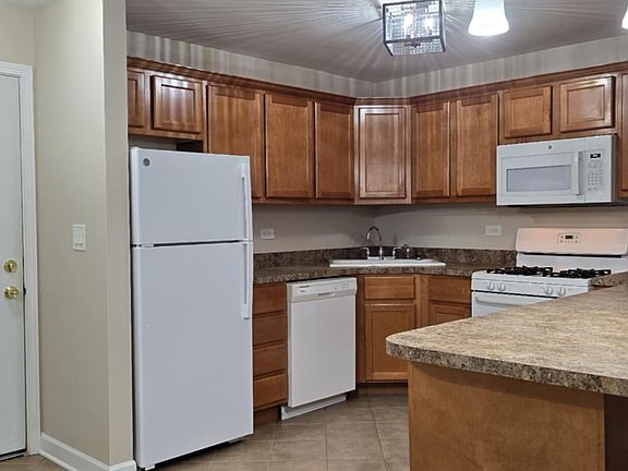 3rd image of 16W611 Mockingbird Ln APT 208