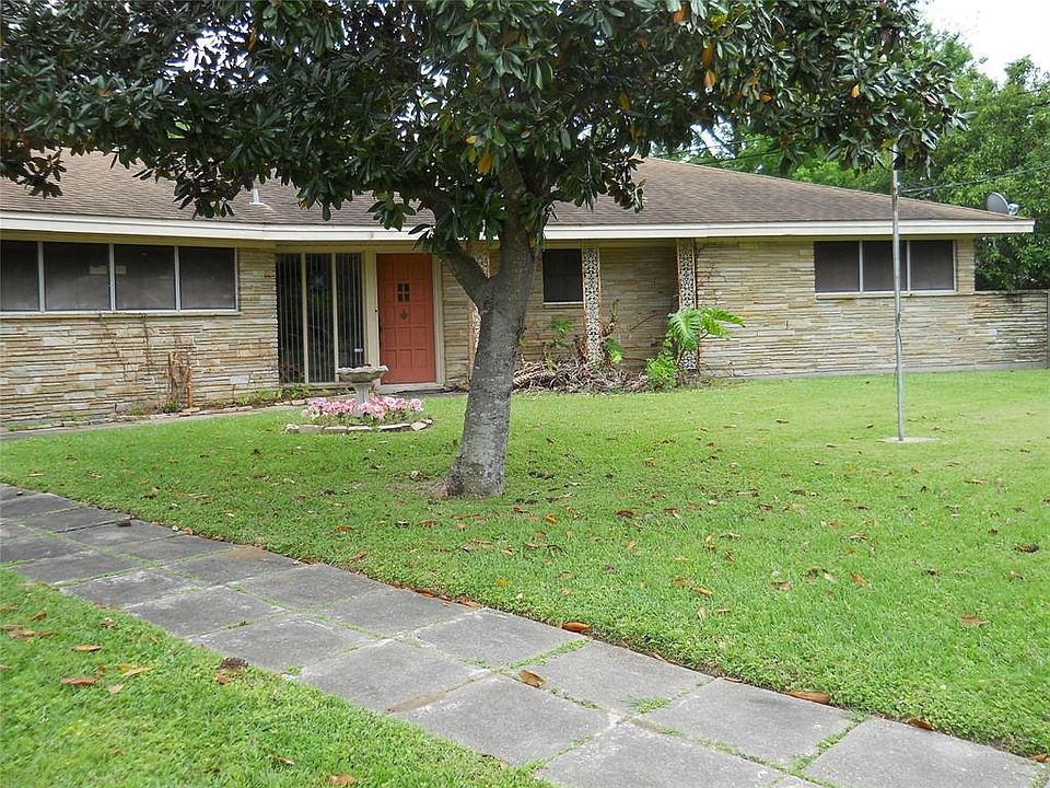 1st image of 2216 9th St N