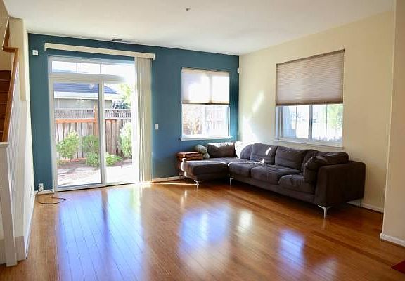 4th image of 530 Sandlewood St