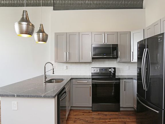 3rd image of 321 S Salina St APT 402