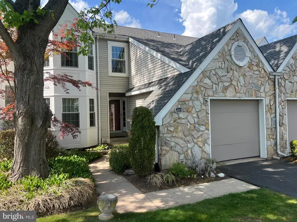 203 Eagle Ln, Doylestown, PA 18901