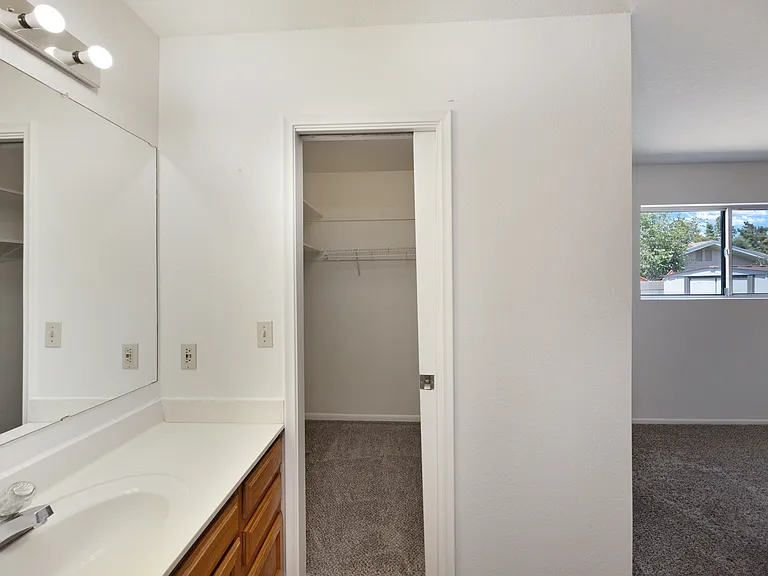 1316 W 13th St — Photo 21