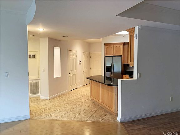 4th image of 12407 Moorpark St APT 103