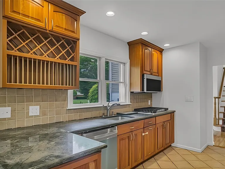 136 Lee Rd — Photo 7