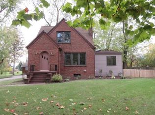 987 W Center Rd, Essexville, MI
