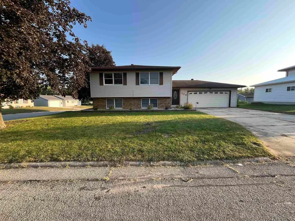 724 17th Ave, Gilbertville, IA 50634