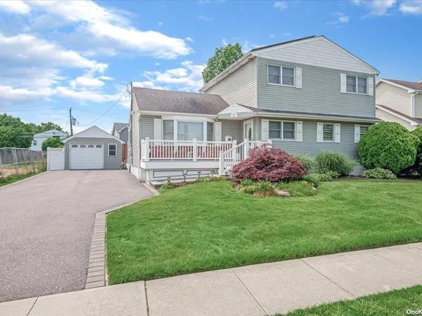11 London Road, Syosset, NY 11791
