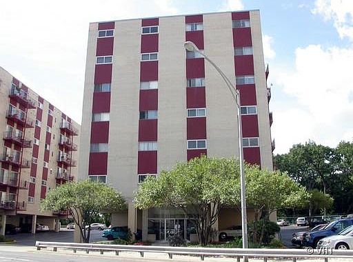 1st image of 1013 S Des Plaines Ave #108