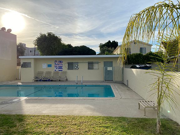 2nd image of 12351 Oxnard St #B