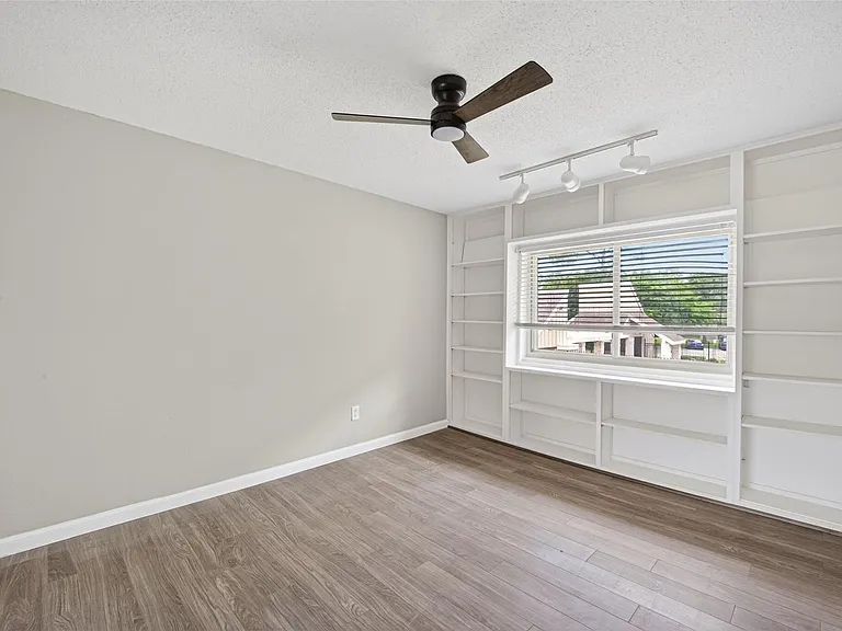 2340 Woodland Park Dr #113 — Photo 38