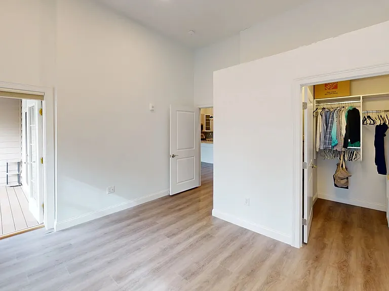 320 Middlesex Ave — Photo 11