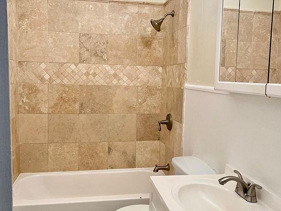 4th image of 74 Saint James Pl