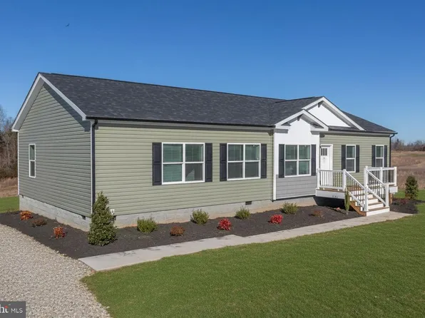 1005 Levi Rd, Green Bay, VA 23942