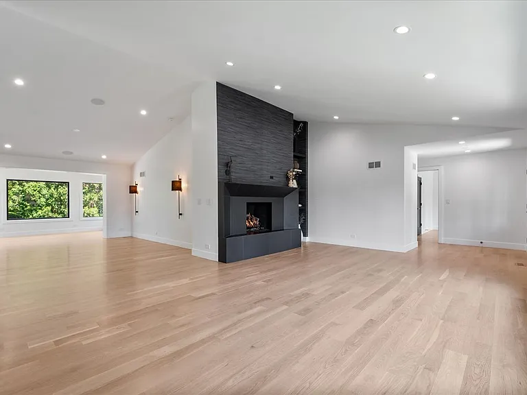 6600 N Kenton Ave — Photo 8