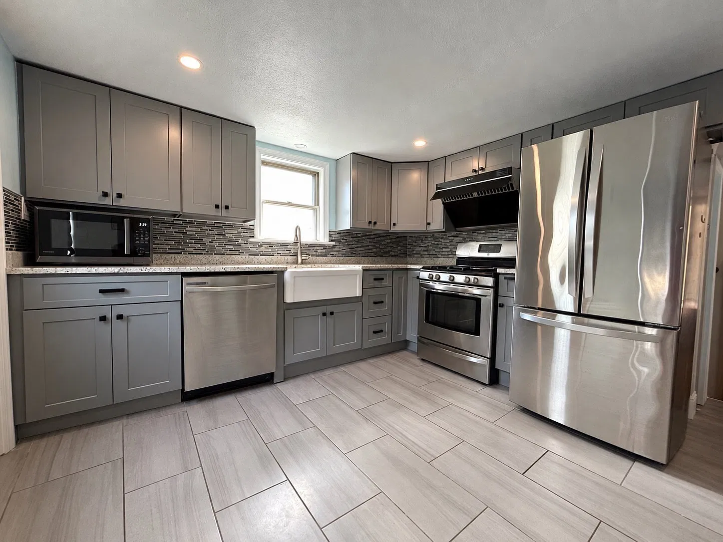 4 bed, 2.0 bath, 1457 sqft, $3,500 — Photo 2