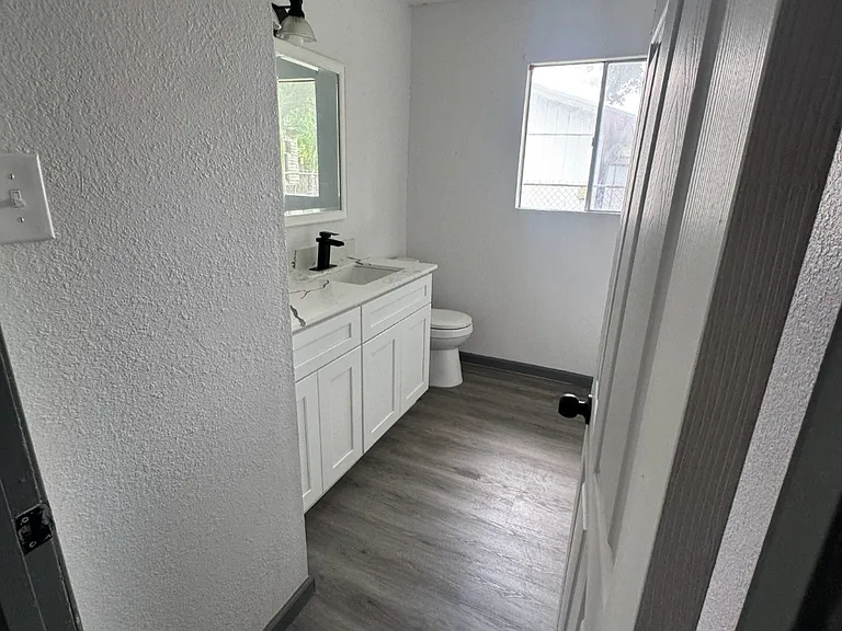 6129 Vincent Dr — Photo 7
