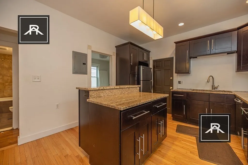 4 bed, 1.5 bath, 1200 sqft, $5,250 — Photo 2