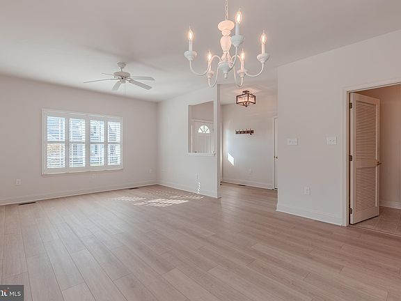 4th image of 62 Wynndemere Ct