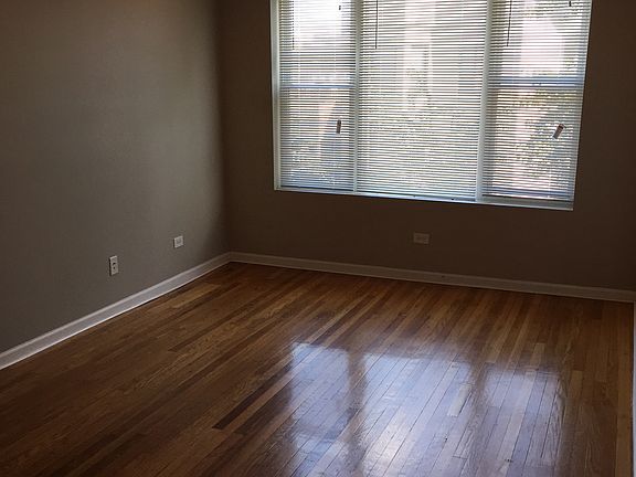 4th image of 4042 S Calumet Ave APT 3N