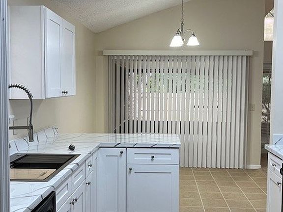 4th image of 609 Remington Oaks Dr