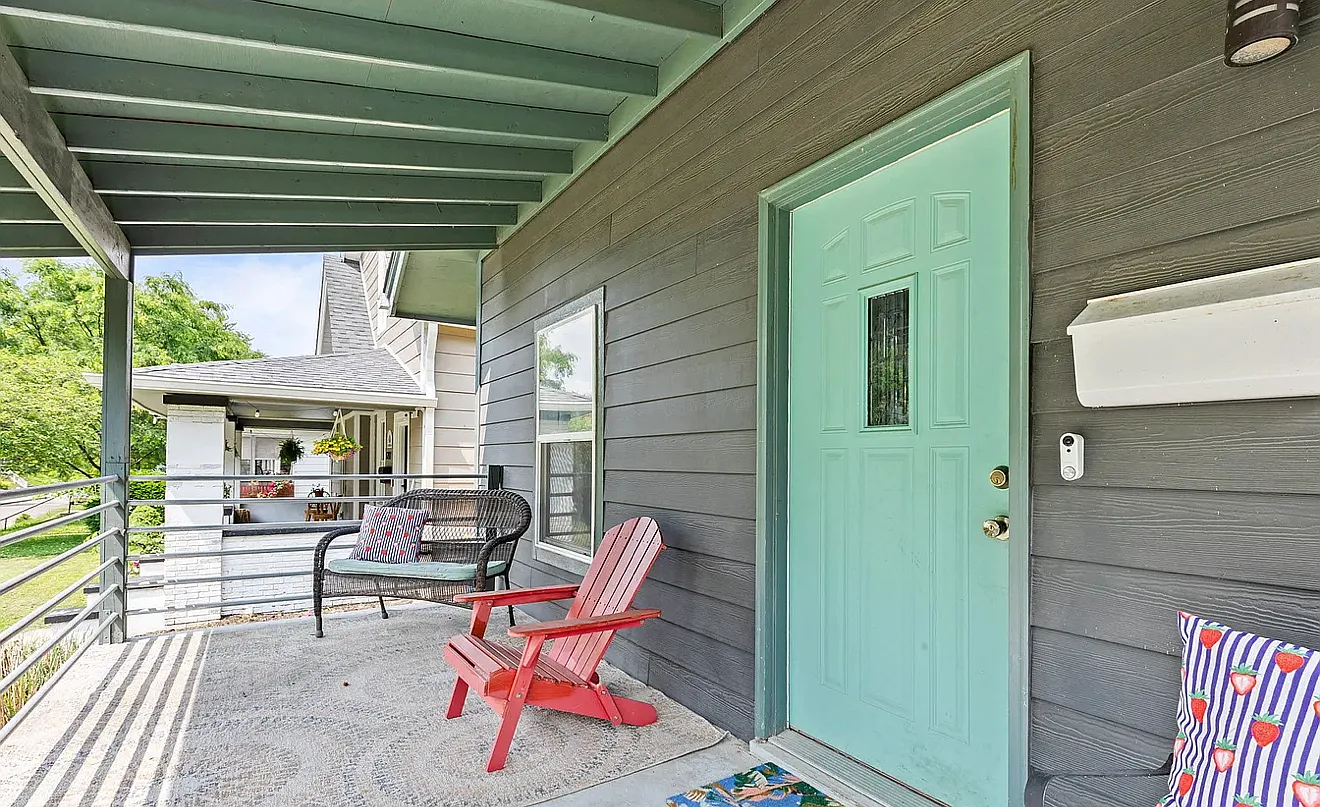 1205 N Temple Ave — Photo 2
