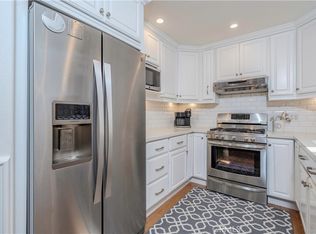 302 Portland Cir, Huntington Beach, CA 92648