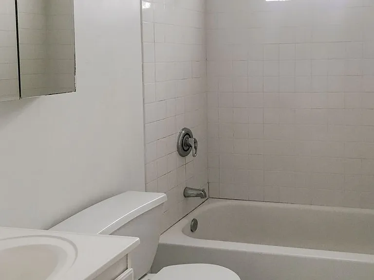 3040 N Greenview Ave #3 — Photo 4