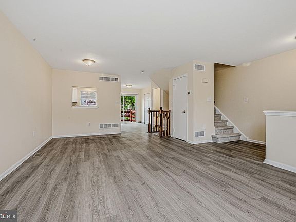 3rd image of 18 Laxford Dr