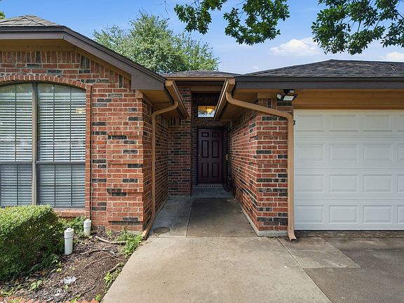 4th image of 312 Banyan Dr