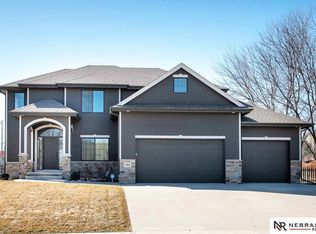 5916 S 174th St, Omaha, NE 68135