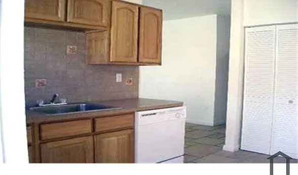 3 bed, 1200 sqft, $3,200 — Photo 2