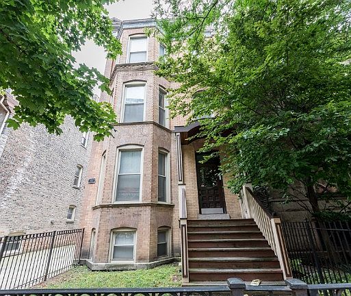 2nd image of 851 W Wellington Ave APT 1F