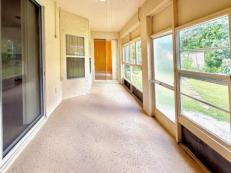 332 SW Glenwood Dr — Photo 17