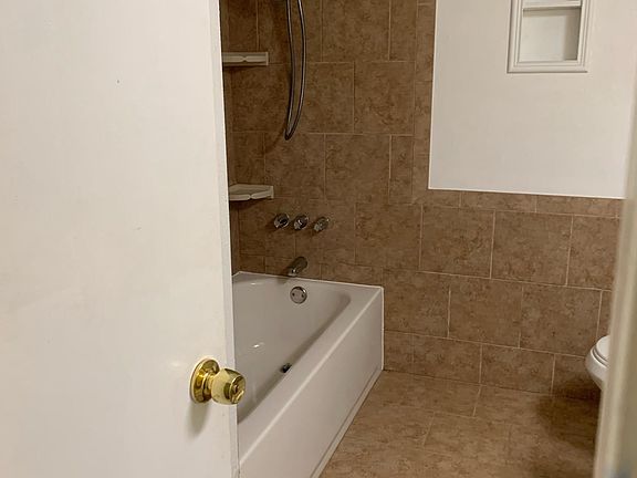 5th image of 302 Jarman Cir
