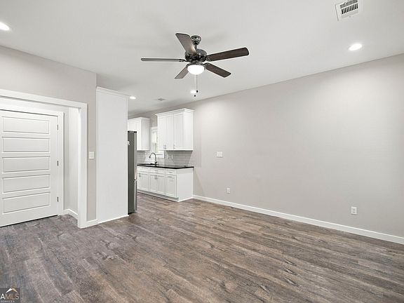 5th image of 110 Leisure Pointe Cv