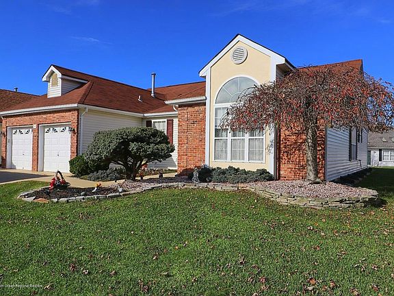 3rd image of 34 Portsmouth Dr