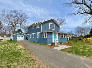 8 Clinton Ave, Old Saybrook, CT 06475