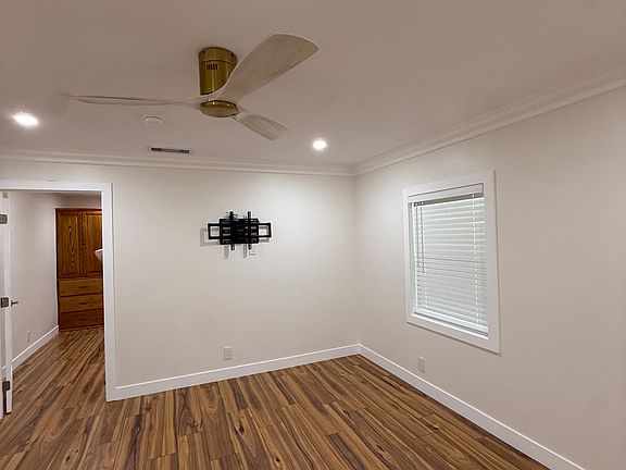 5th image of 944 Beverly Rd